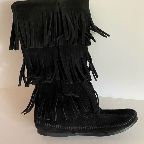 Minnetonka 3 layer fringe boho Coastal Cowgirl boots in black suede.Size 8 - Picture 5 of 8